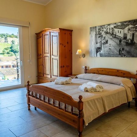 Casa Tacconi Bed & Breakfast Виласимиус Екстериор снимка